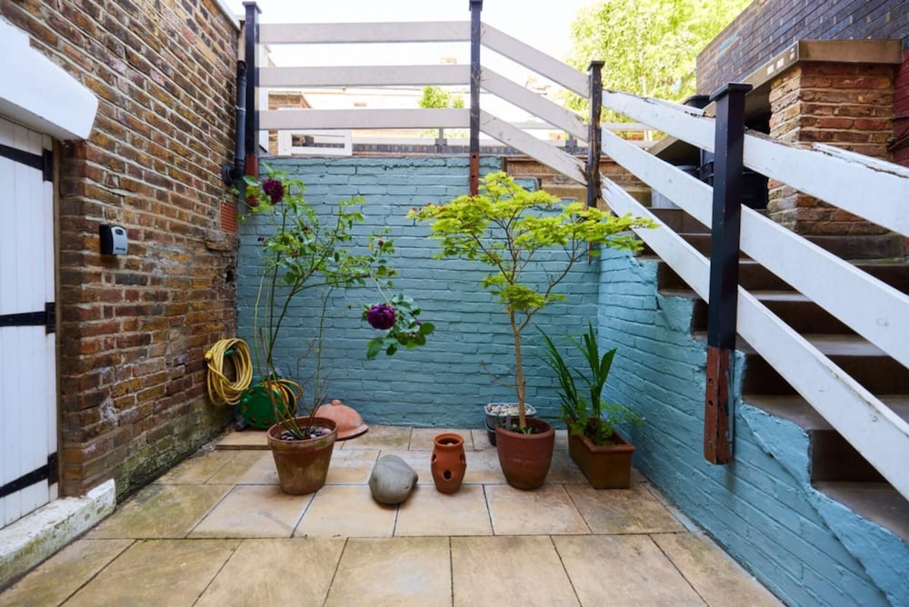The Lanhill Road Crib - Dazzling 2bdr Flat With Garden