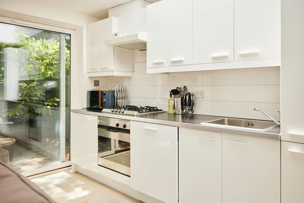 The Lanhill Road Crib - Dazzling 2bdr Flat With Garden
