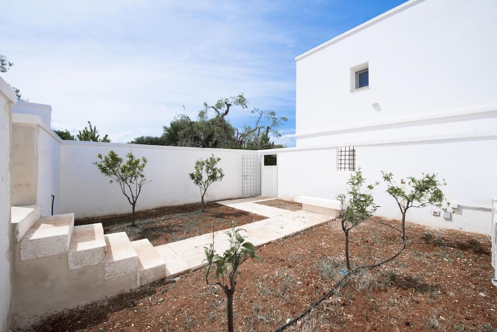 Villa F ra view 4