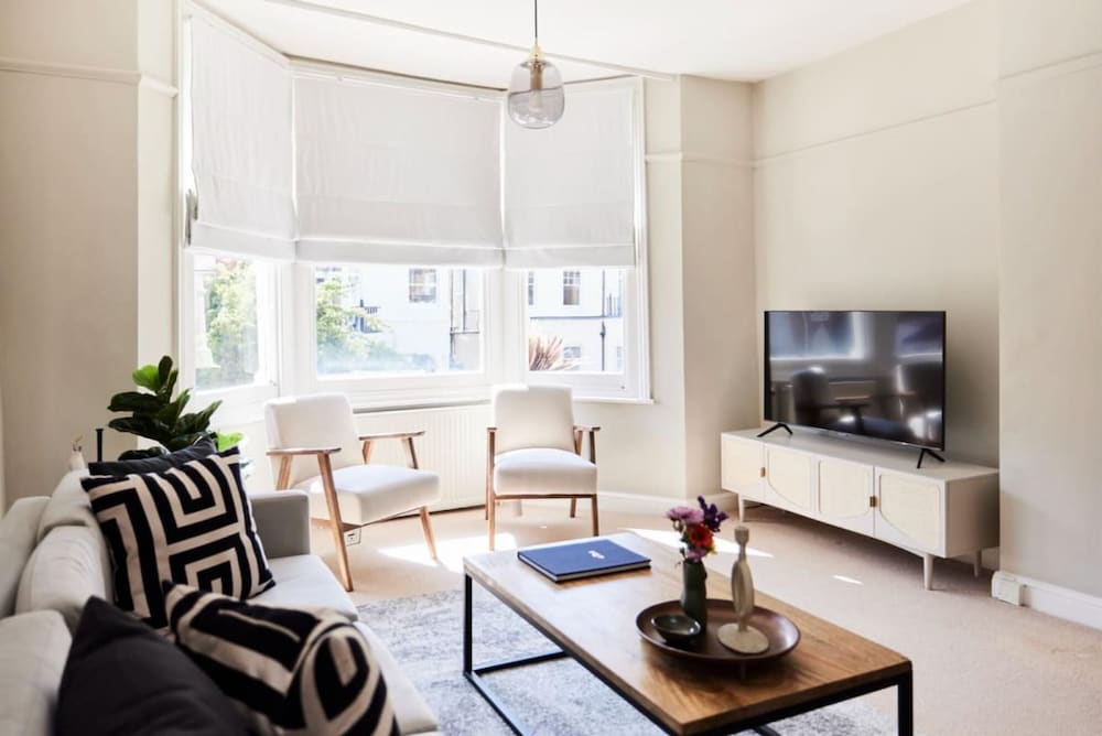 The Lambeth Arms - Prestigious 3bdr Flat
