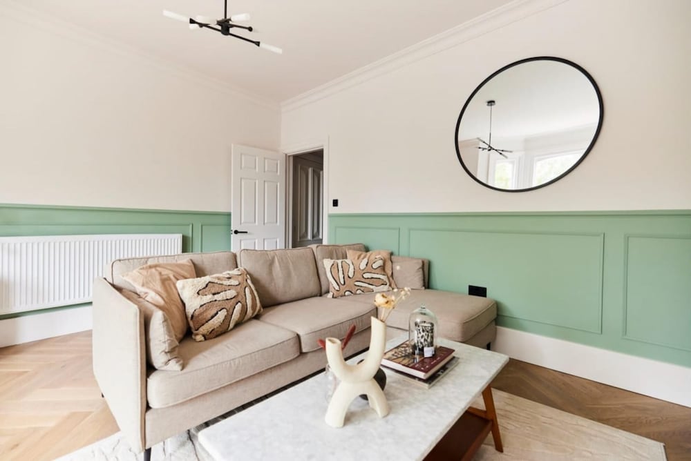 The Elmfield Road Wonder - Dazzling 2bdr Flat