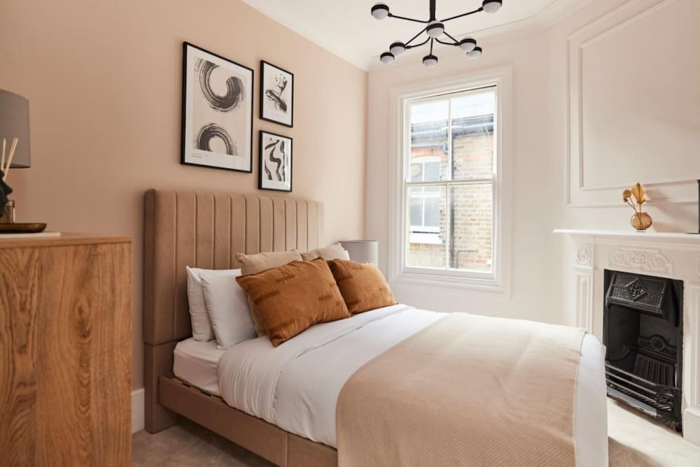 The Elmfield Road Wonder - Dazzling 2bdr Flat