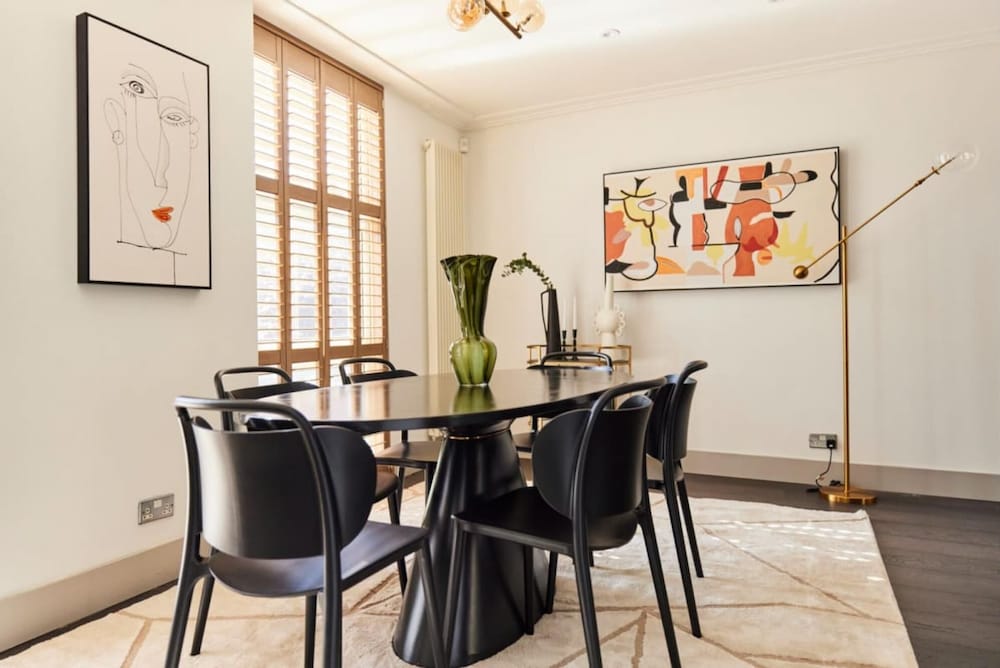 The Swiss Cottage Wonder - Glittering 2bdr House With Garden