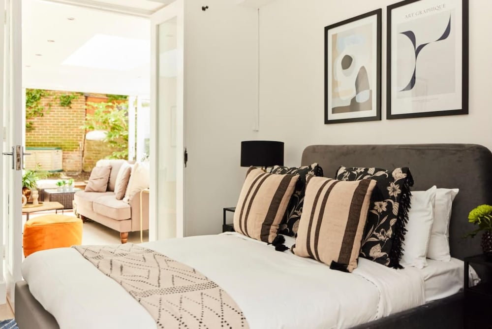 The Lanhill Road Crib - Dazzling 2bdr Flat With Garden