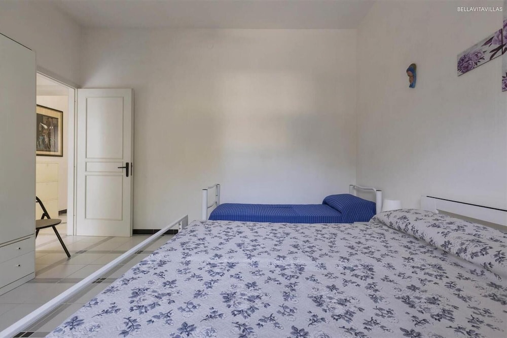1075 Villa Castiglione view 2