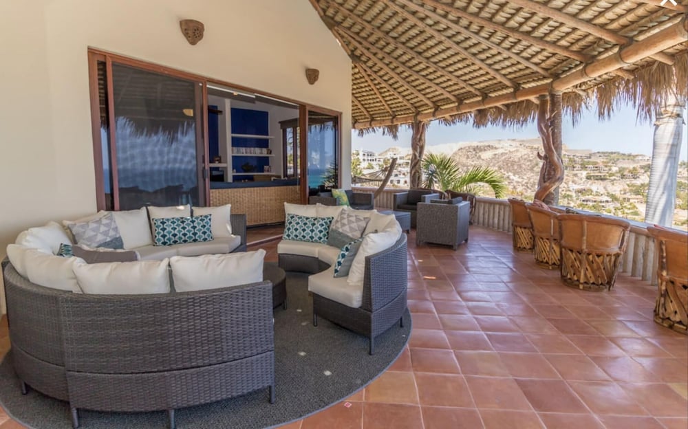 Casa Tranquila Only Steps to The Ocean 5-bedrooms Sleeps 9