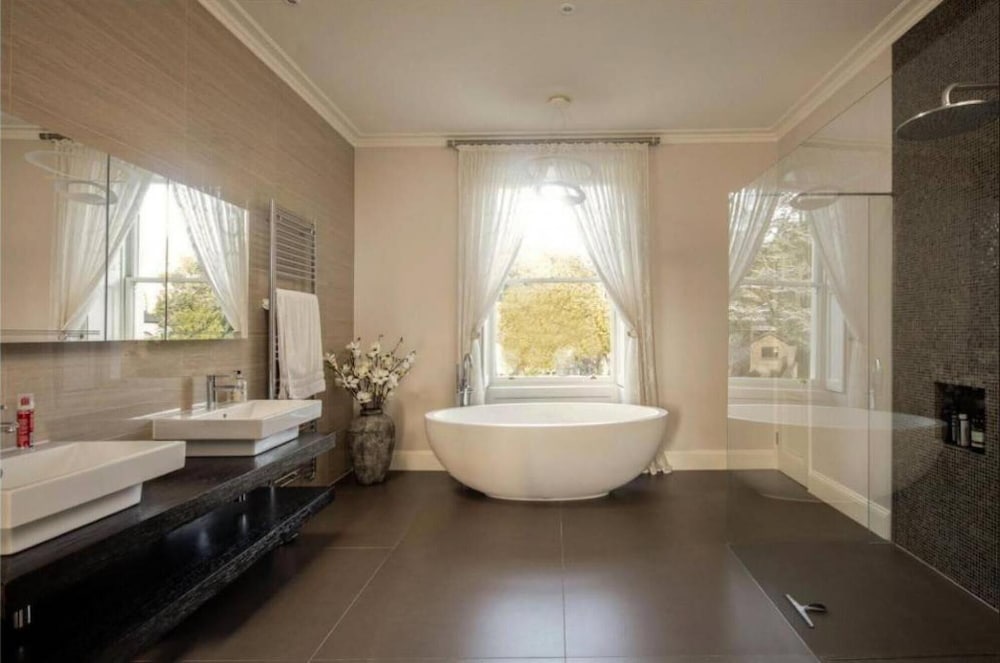 Belgravia Mews House With Pool