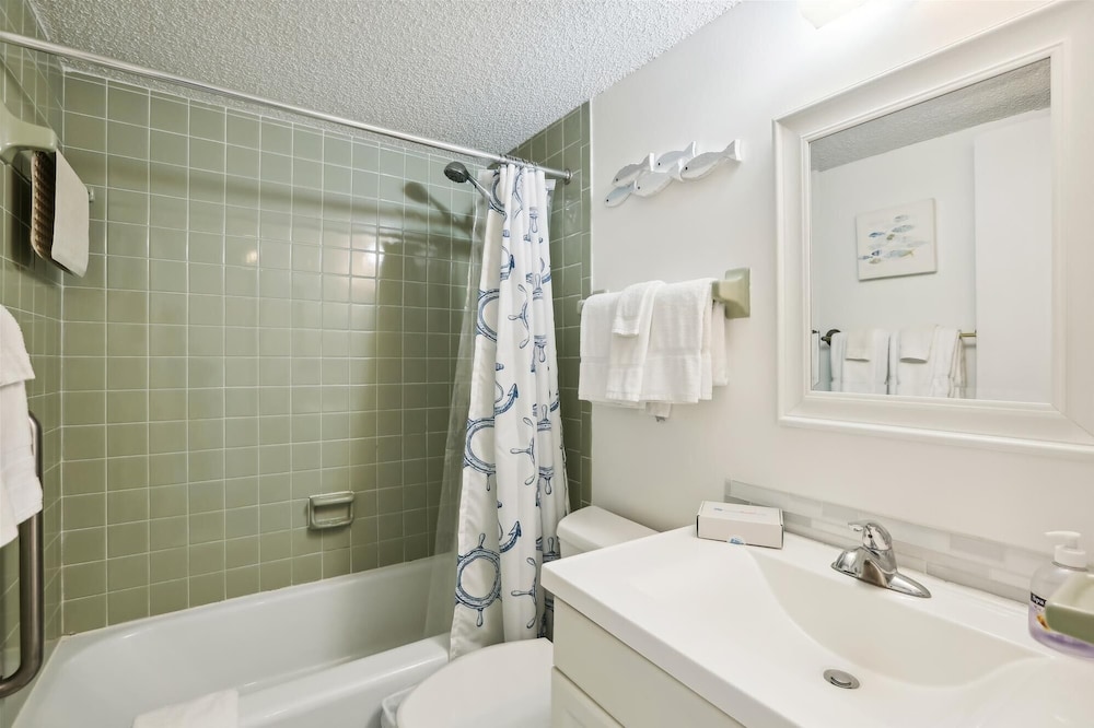 Beachfront Epic Ocean Views Sleeps 6 New Rental