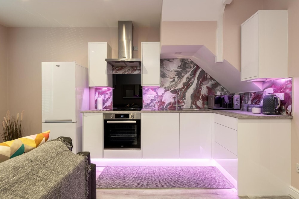 Huge 1-bed Apartment in Kent view 5