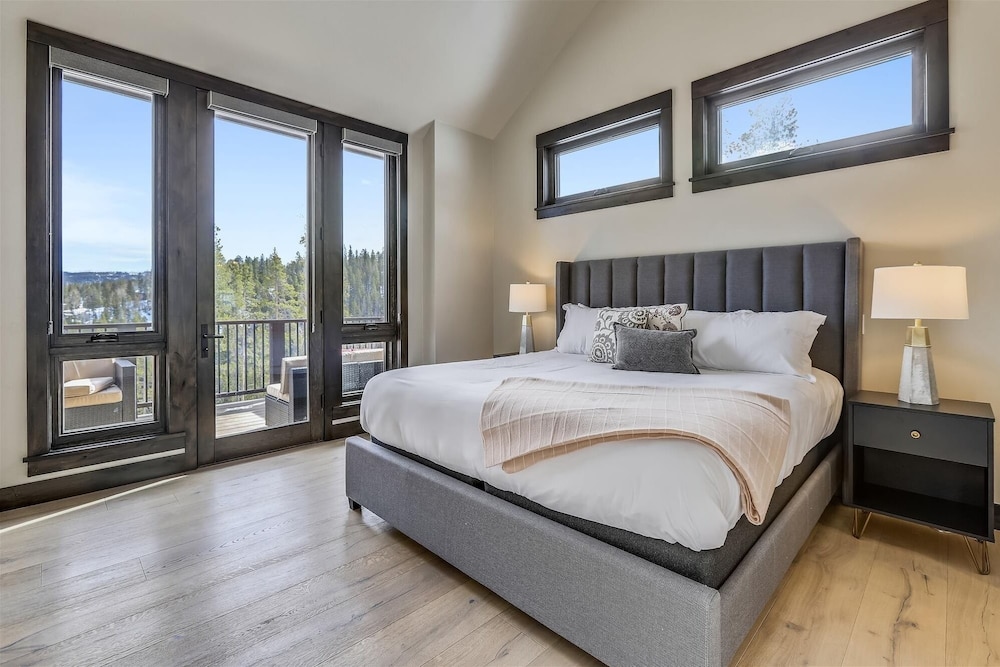 Barton Creek Vista 6 Bedroom Home
