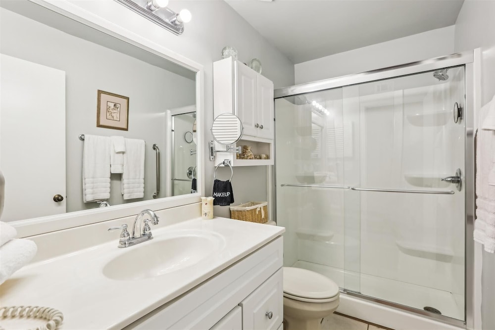 Hibiscus H104: Cozy Island Retreat With Comfort & Charm