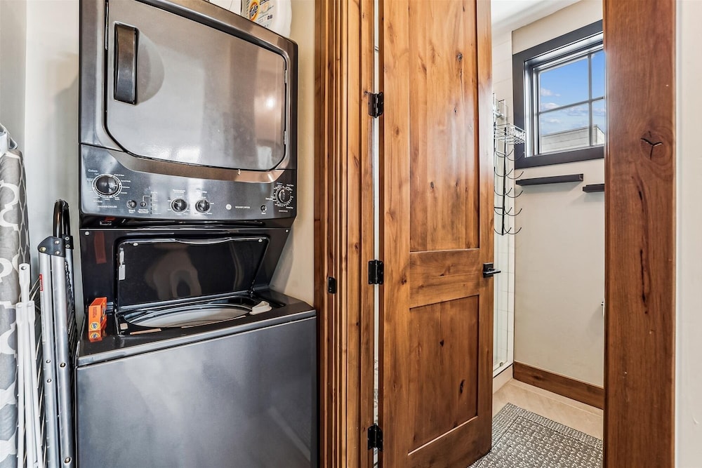 Decked Out Downtown 3 Bedroom Townhouse