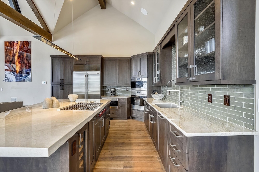 Falcon Haus 4 Bedroom Townhouse by RedAwning