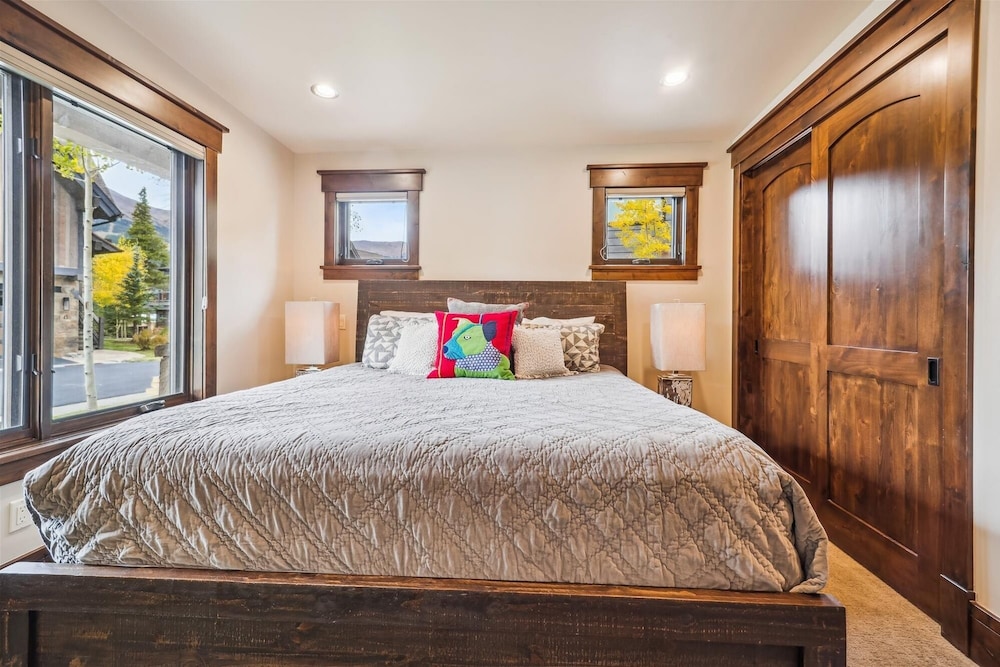 Highwoods At Shock Hill 4 Bedroom Townhouse by RedAwning