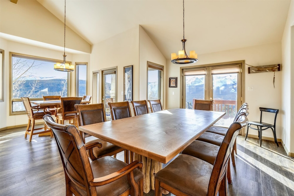 Charter Ridge 10 4 Bedroom Townhouse by RedAwning
