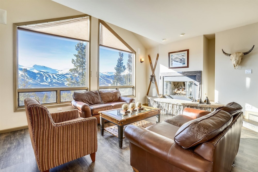 Charter Ridge 10 4 Bedroom Townhouse by RedAwning