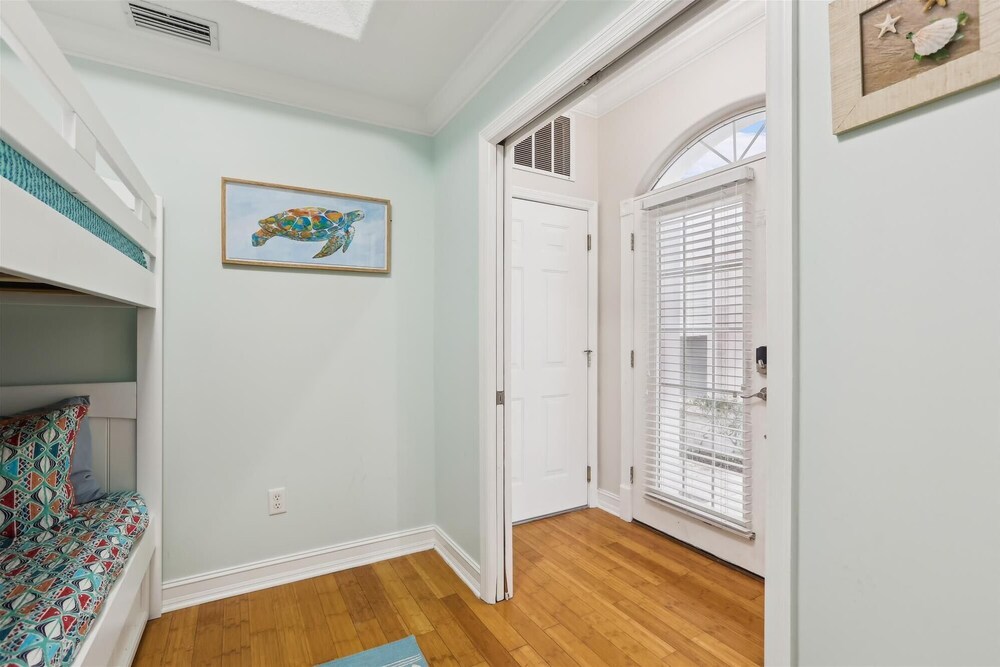 Beachside Bliss: 3BR Coastal Condo w/ Pools & Patio in St. Augustine