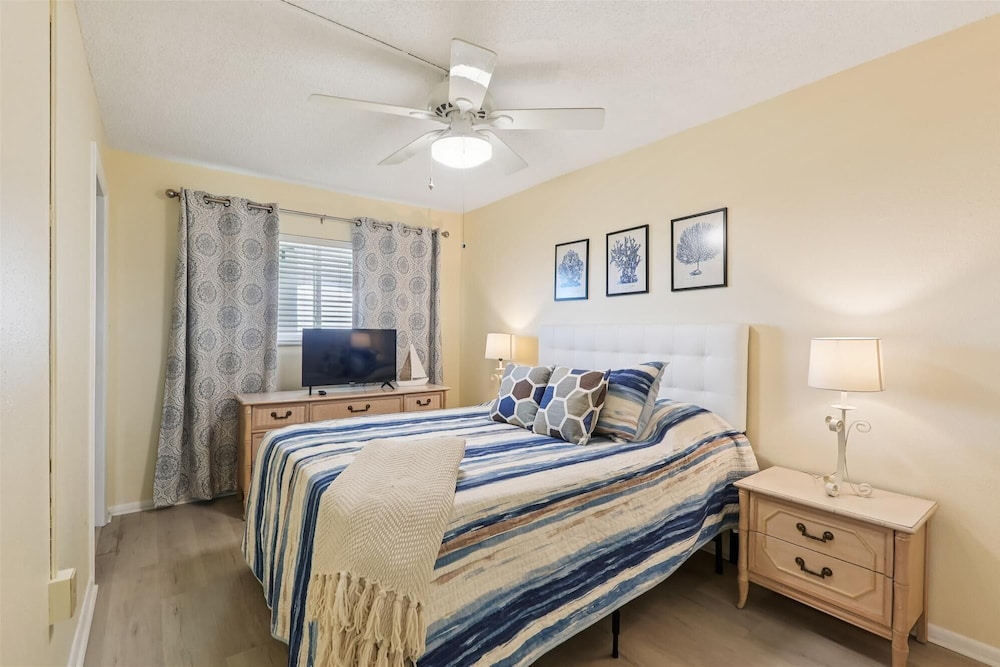 Oceanfront 3BR Condo: Gated, Breathtaking View