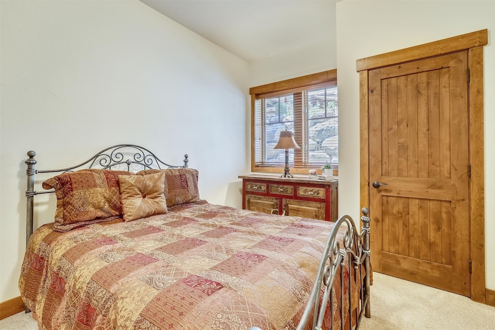 Shock Hill Retreat 4 Bedroom Townhouse by RedAwning view 4