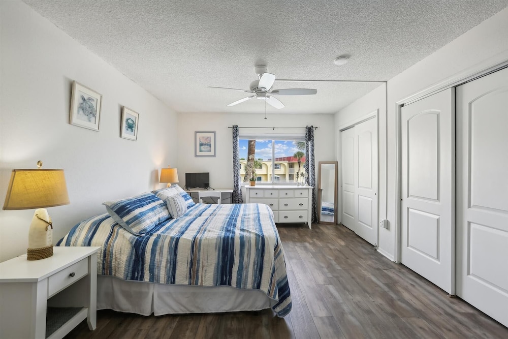 Beachfront Epic Ocean Views Sleeps 6 New Rental