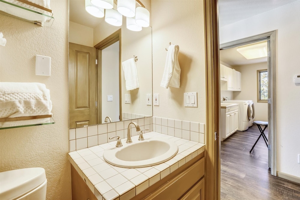 Charter Ridge 10 4 Bedroom Townhouse by RedAwning