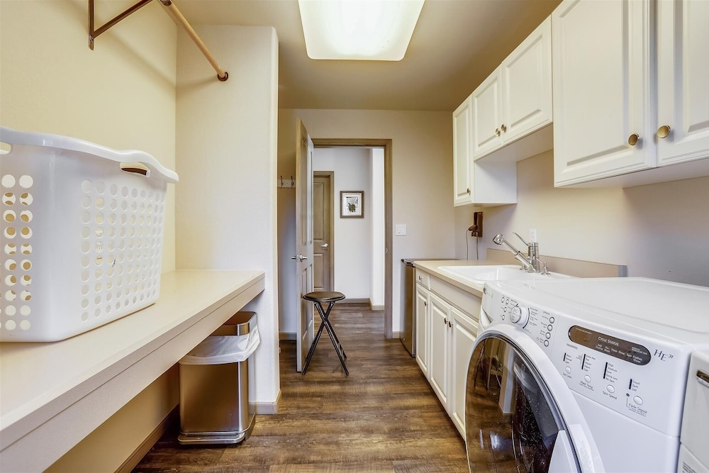Charter Ridge 10 4 Bedroom Townhouse by RedAwning
