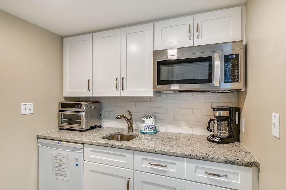 Seacrest 201A is a Studio w/Kitchenette on the Gulf by RedAwning view 2