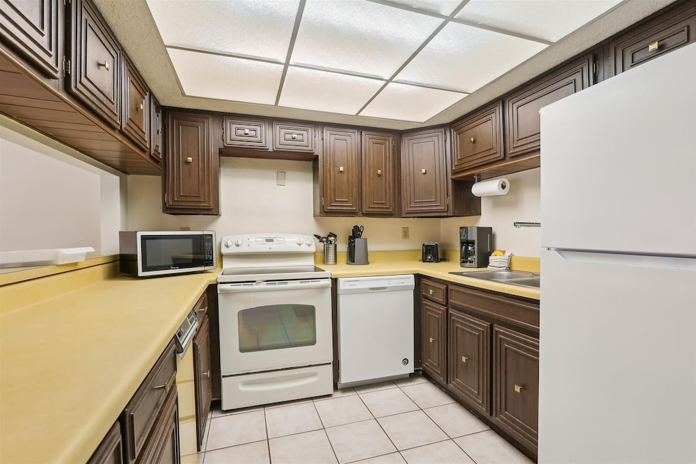 Beachside 2br/2ba Condo w/ Pool, Balcony & Boat Parking in St. Augustine