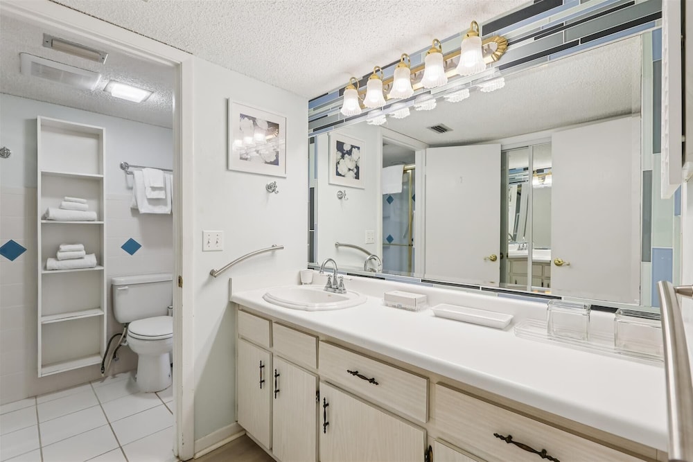 Oceanfront 3BR Condo: Gated, Breathtaking View