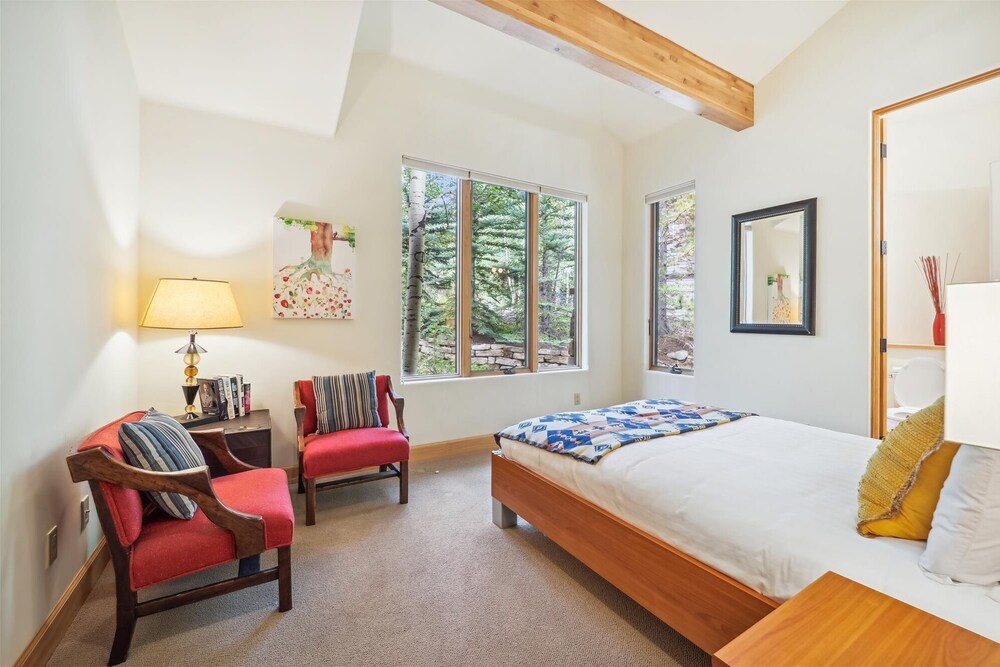 Lookout On Christie Lane 4 Bedroom Home by RedAwning view 5