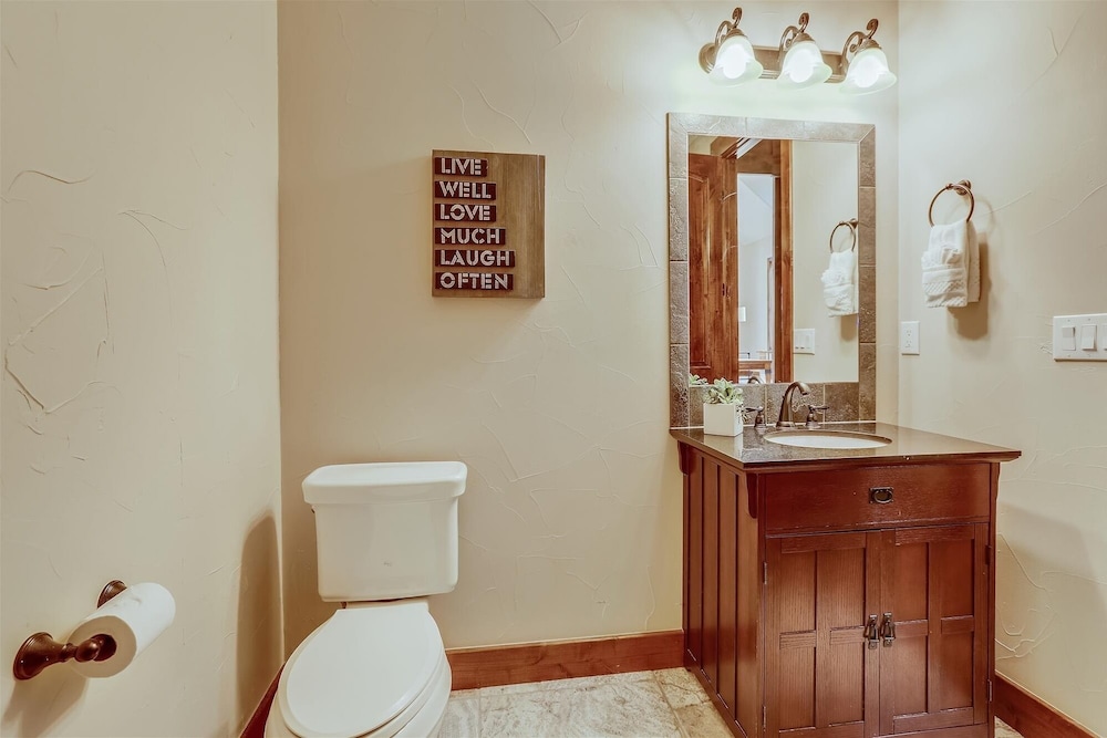 Baldy Mountain Overlook 4 Bedroom Townhouse by RedAwning
