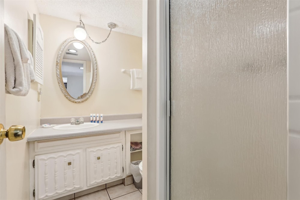 Beachside 2br/2ba Condo w/ Pool, Balcony & Boat Parking in St. Augustine