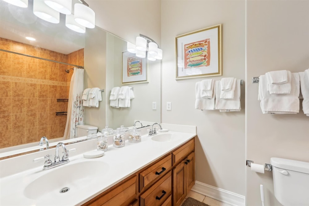 Beachside Bliss: 3BR Coastal Condo w/ Pools & Patio in St. Augustine