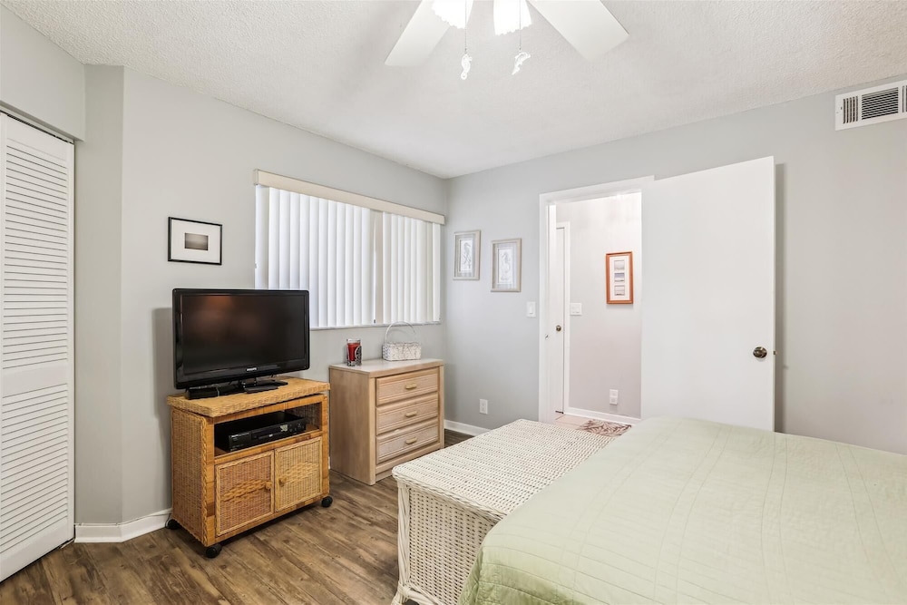 Hibiscus H104: Cozy Island Retreat With Comfort & Charm