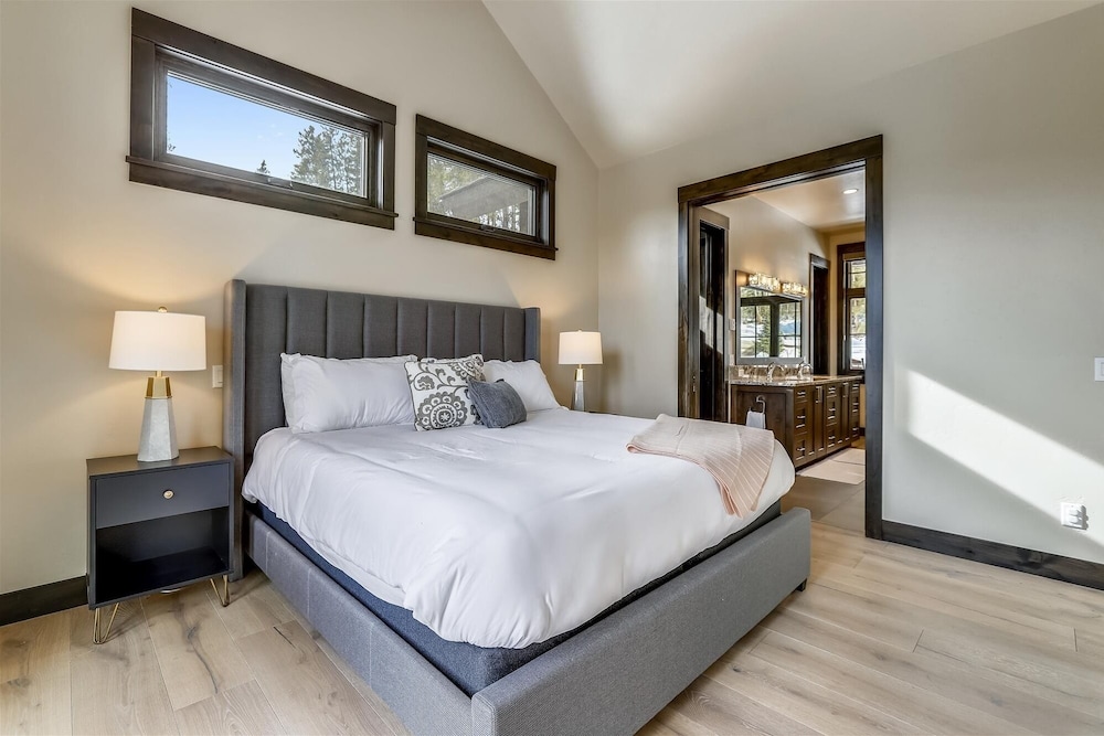 Barton Creek Vista 6 Bedroom Home