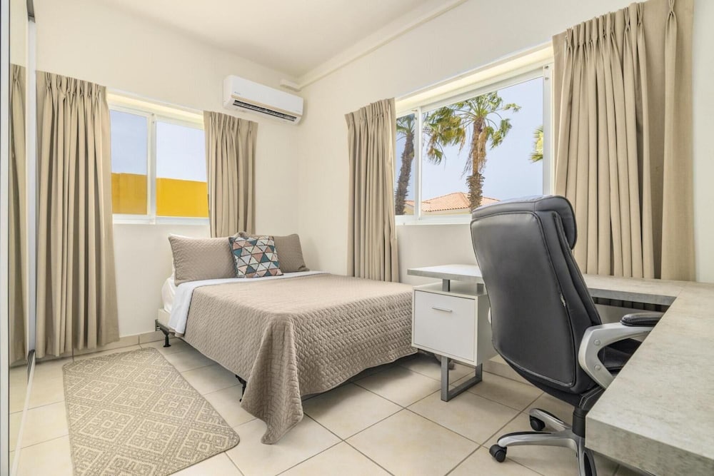 Cheerful Caribbean Villa w Private Pool 3BR
