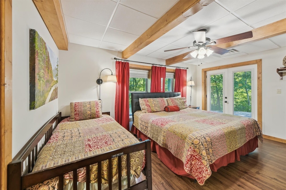 Emory House 8 Bedroom Cabin by RedAwning view 4