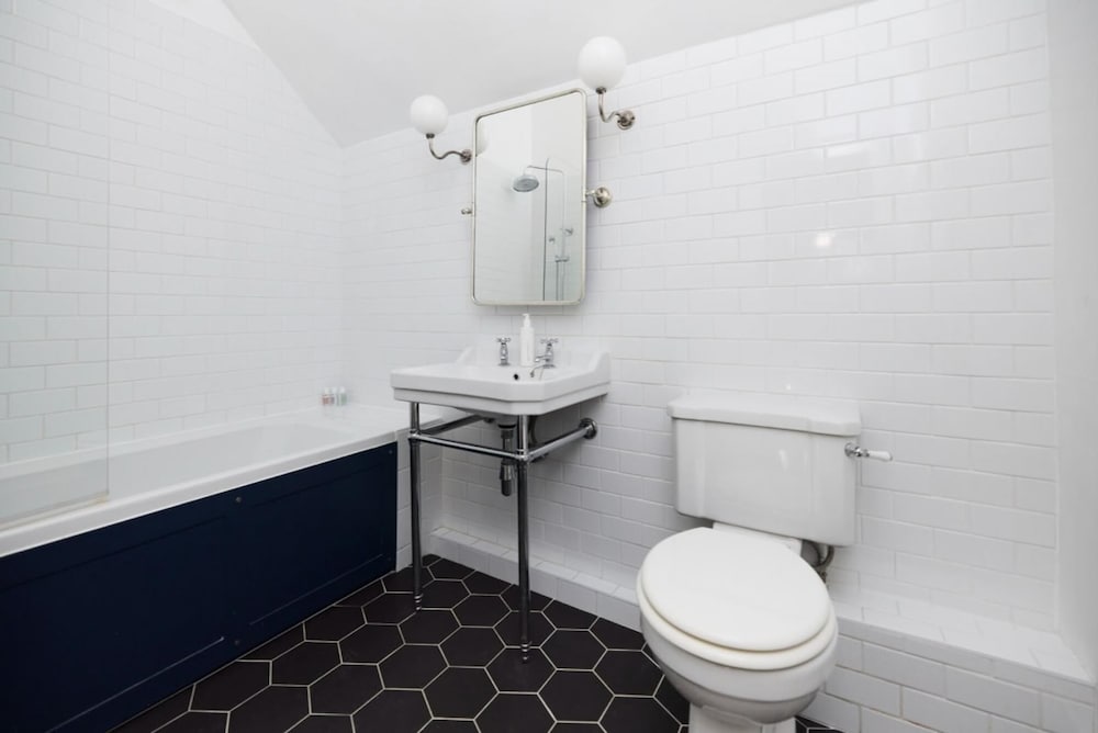 The Lambeth Arms - Prestigious 3bdr Flat