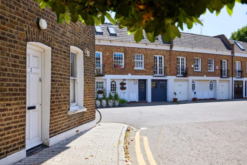 The Holland Park Crib - Classy 2bdr House