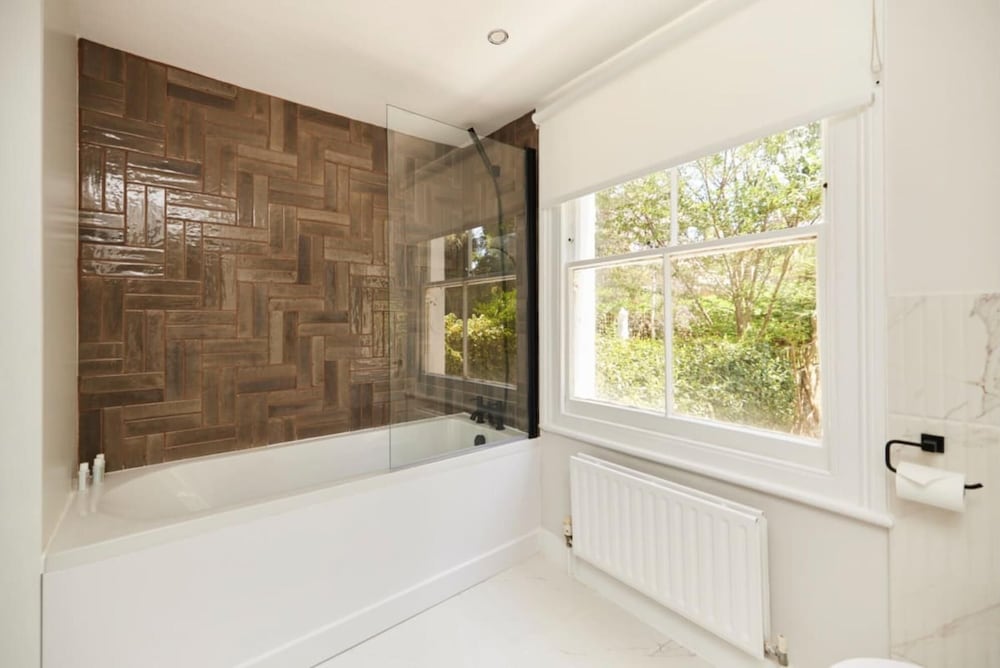 The Hammersmith and Fulham Wonder - Trendy 3bdr Flat With Garden