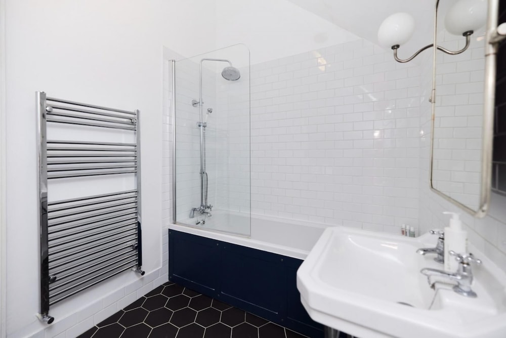 The Lambeth Arms - Prestigious 3bdr Flat