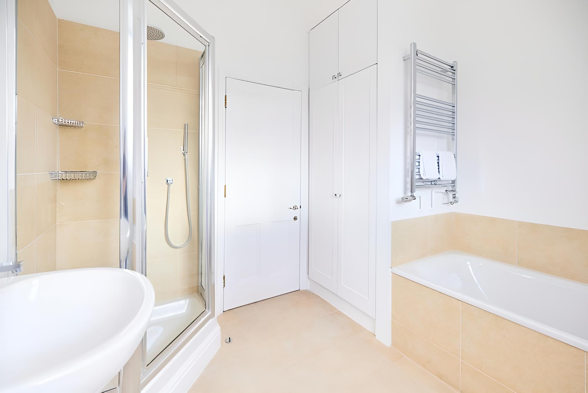 The Kensington Chelsea Escape - Stunning 5bdr With Patio Terrace