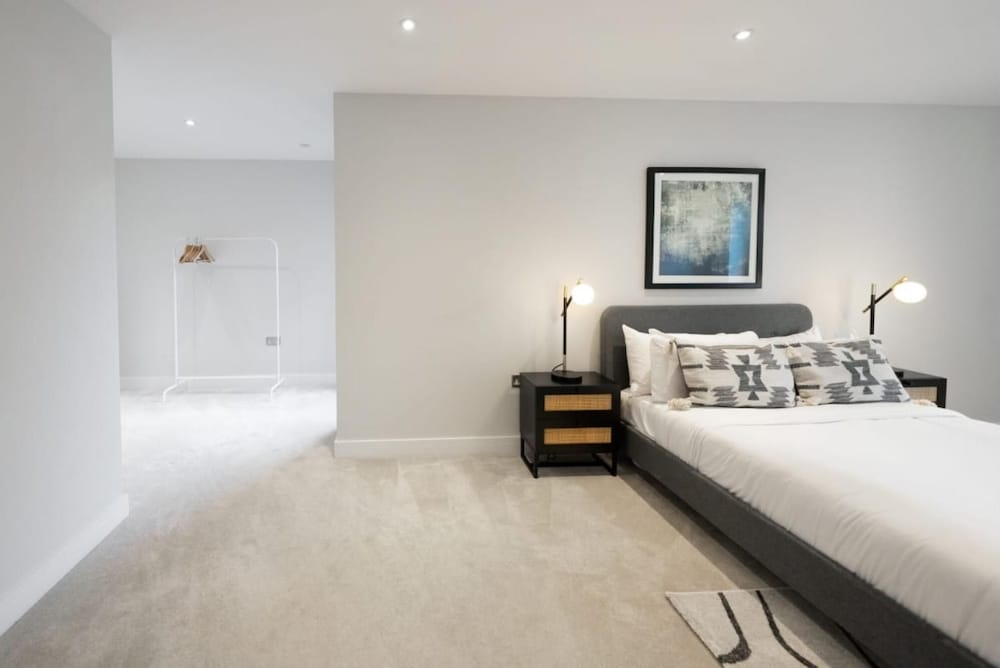 The Hampstead Place - Elegant 3bdr Flat With Patio