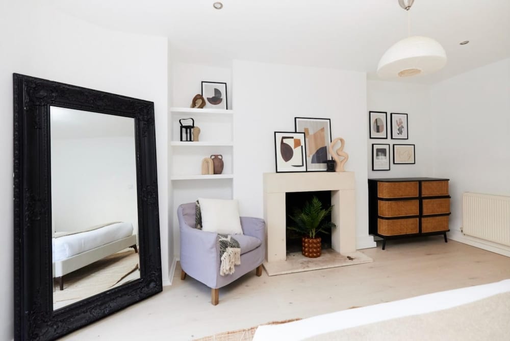 The Lanhill Road Crib - Dazzling 2bdr Flat With Garden