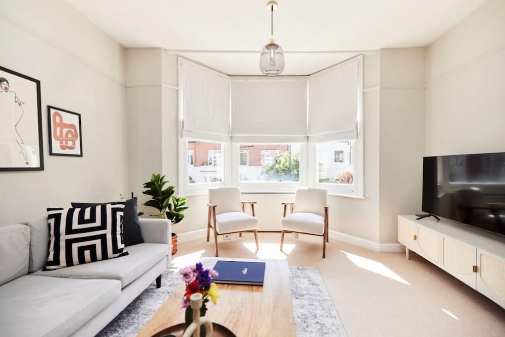 The Lambeth Arms - Prestigious 3bdr Flat