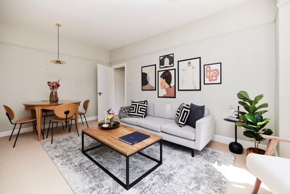 The Lambeth Arms - Prestigious 3bdr Flat