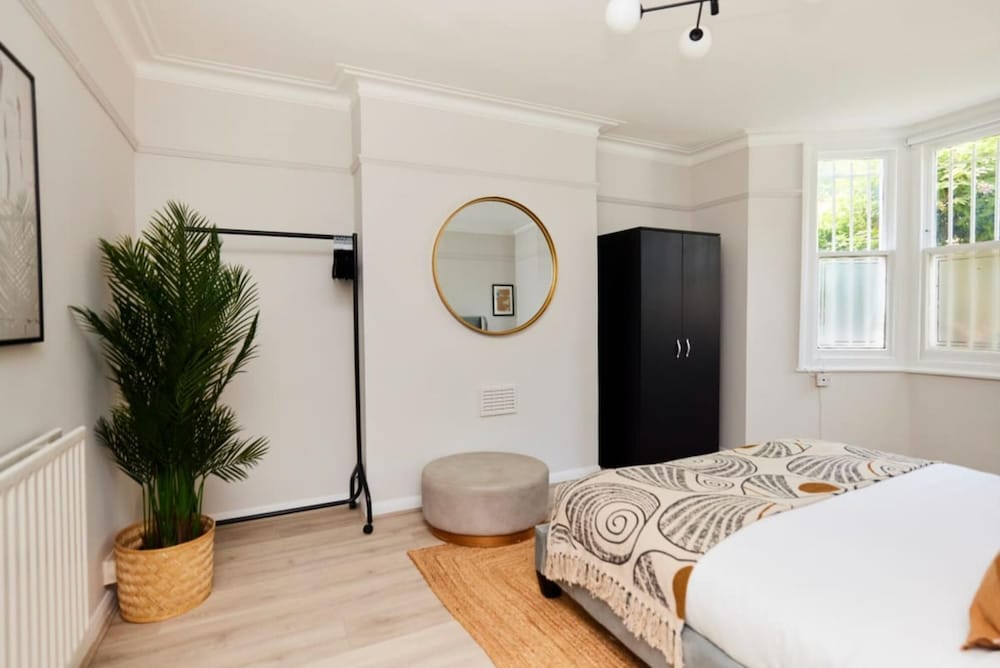 The Hammersmith and Fulham Wonder - Trendy 3bdr Flat With Garden