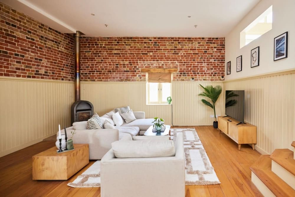 The Chelmsford Hideaway - Spacious 5bdr House With Patio Garden view 2