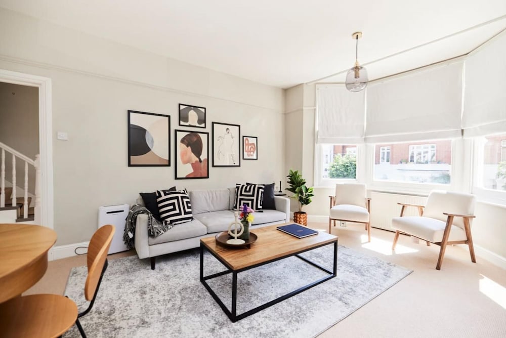 The Lambeth Arms - Prestigious 3bdr Flat