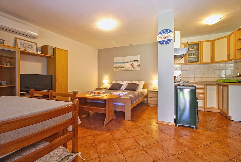 Apartment 1573 view 5